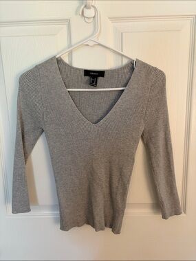 Forever 21 Gray Ribbed V-Neck quarter Sleeve Top